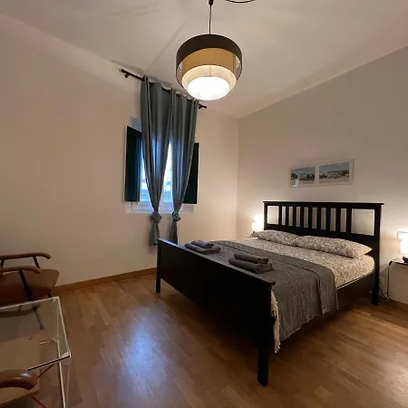 Accanto Piazza Болонья