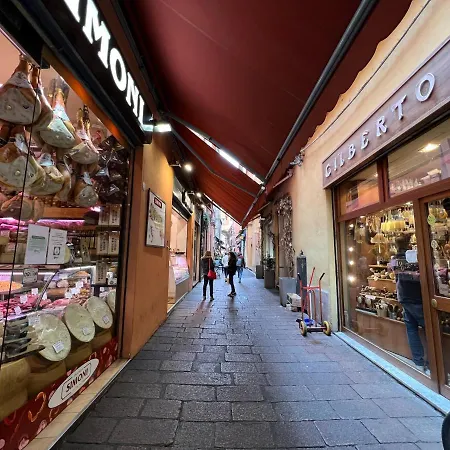 Accanto Piazza *