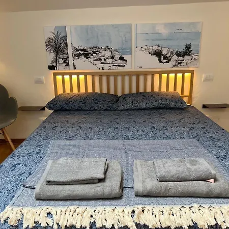 Accanto Piazza Болонья